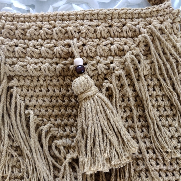 Macrame fringe crossbody bag. - Picture 7 of 13